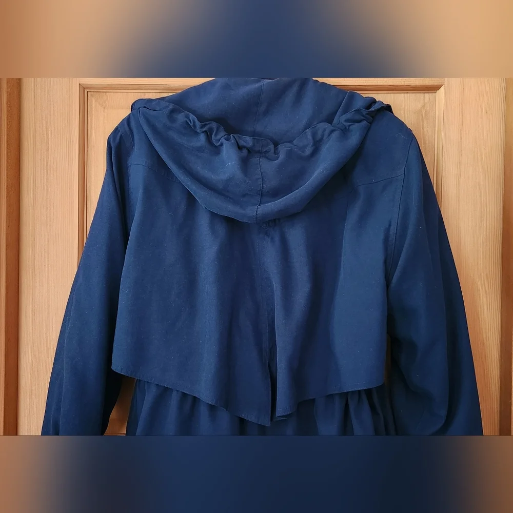 Jacqueline Ferrar Blue Trench Coat with Classic Design - Picture 3 of 5